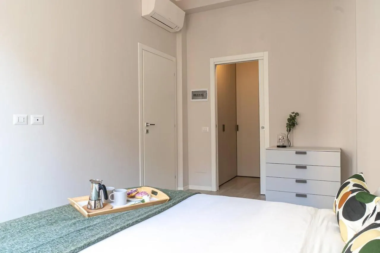 Easylife - Accogliente Residenza A Due Passi Dal Duomo Apartment Milan 0*,  Italy